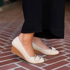 Journee Collection GRAYSN Heels