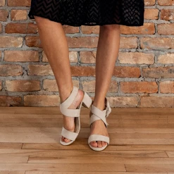 Journee Signature Heels HETHER