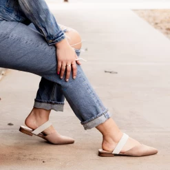 Journee Collection ROXEENE Flats