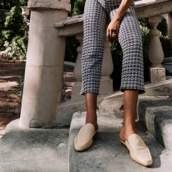 Journee Collection AKZA