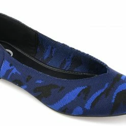 Journee Collection KARISE Flats 26 Journee Collection KARISE Flats